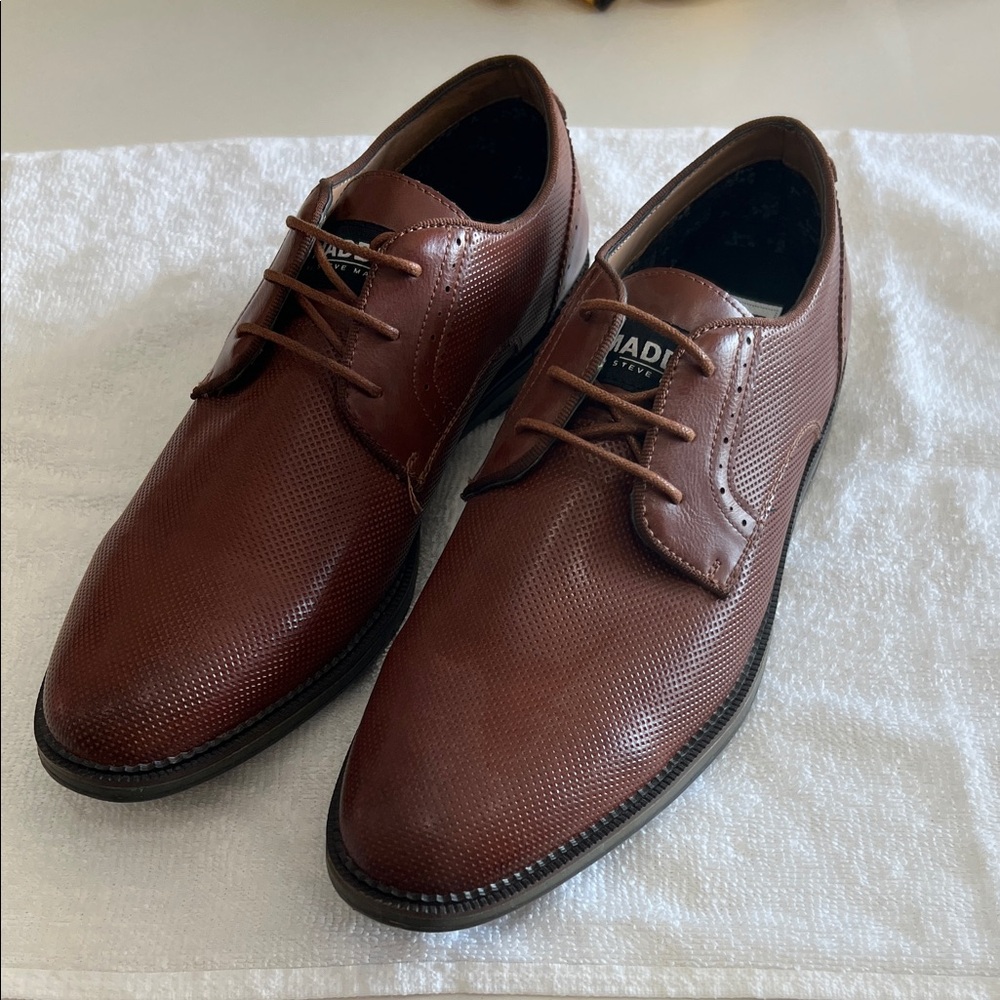 Steve Madden Textured Brown Oxfords